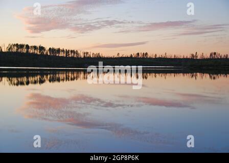 Sehr ruhige Nacht auf einem Wilderness Saganagons Lake im Quetico Provincial Park in Ontario Stockfoto