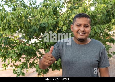 Porträt eines Mannes im Freien Stockfoto