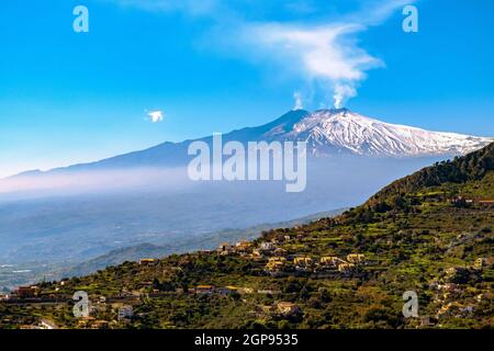 Übersicht über den Vulkan Ätna während des Ausbruchs von 18February 2020 Stockfoto