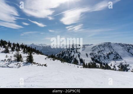 Skigebiet Hochkar in Niederösterreich im Winter. Alpenraum im Göstling-Gebiet, Österreichische Alpen. Stockfoto