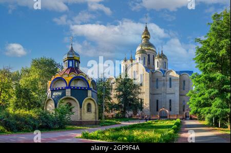 Tscherkassy, Ukraine 07,12.2020. St. Michaels Kathedrale in Tscherkasy, Ukraine, an einem sonnigen Sommermorgen Stockfoto