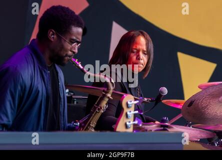 Moran Guerin am Saxophon mit TERRI LYNE CARRINGTON + SOZIALWISSENSCHAFTEN am Schlagzeug mit ihrer Gruppe beim Monterey Jazz Festival 2021 Stockfoto