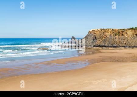 Strand und Buch nahe bei Odeceixe, Algarve, Portugal, Strand und Bucht in der Nähe von Odeceixe, Algarve, Portugal Stockfoto