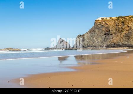 Strand und Buch nahe bei Odeceixe, Algarve, Portugal, Strand und Bucht in der Nähe von Odeceixe, Algarve, Portugal Stockfoto