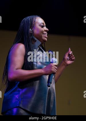 Ledisi begeistert das Publikum mit ihren Vocals und ihrem energiegeladenen Bühnenaufführungbeim Monterey Jazz Festival 2021 Stockfoto