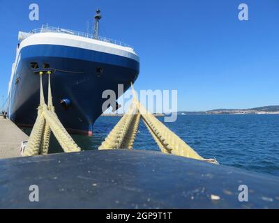 Anlegestelle, wo Boote zum Tanken und Reparieren geparkt werden Stockfoto