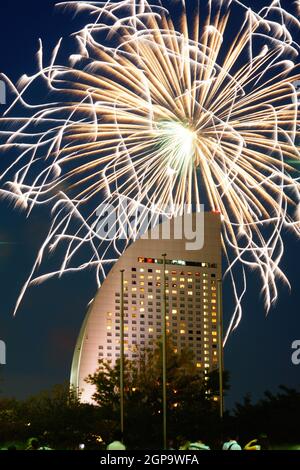 Inter-Continental Hotel und Feuerwerk. Drehort: Yokohama-Stadt kanagawa Präfektur Stockfoto