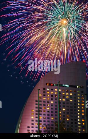 Inter-Continental Hotel und Feuerwerk. Drehort: Yokohama-Stadt kanagawa Präfektur Stockfoto