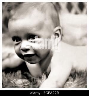 1940 , oktober , NEW YORK , USA : der gefeierte amerikanische Schauspieler AL PACINO ( geboren 25 april 1940 ), als ein junges Baby im Alter von nur 6 Monaten . Unbekannter Fotograf .- GESCHICHTE - FOTO STORICHE - ATTORE - FILM - KINO - personalità da bambino Bambini da giovane - Persönlichkeit Persönlichkeiten, als jung war - INFANZIA - KINDHEIT - BAMBINO - BAMBINI - KINDER - KIND - ATTORE - PORTRAIT - RITRATTO - GESCHICHTE - FOTO STORICHE -- - ARCHIVIO GBB Stockfoto