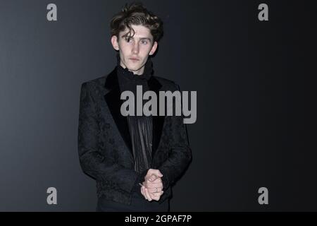 Paris, Frankreich. September 2021. Fionn O'Shea, der am 28. September 2021 an der Frühjahr/Sommer 2021-Show von Saint Laurent im Rahmen der Paris Fashion Week in Paris, Frankreich, teilnahm. Foto von Aurore Marechal/ABACAPRESS.COM Quelle: Abaca Press/Alamy Live News Stockfoto