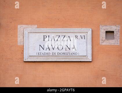 Straßenname Zeichen der Piazza Navona (Navona's Square) in Rom, Italien. Stockfoto