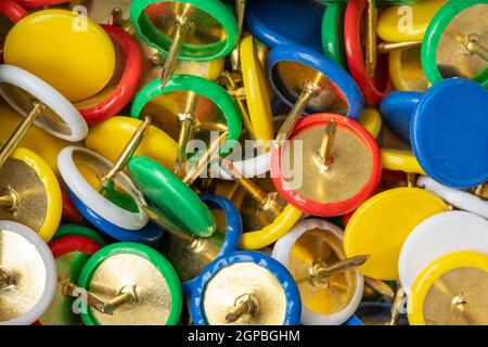 Vielen bunten Pins, Nahaufnahme Stockfoto