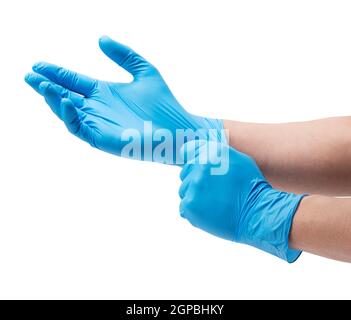 Zwei Hände eines Mannes, der Nitrilhandschuhe auf weißem Hintergrund trägt Stockfoto