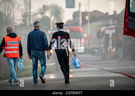 VILLANOVA DEL GHEBKO, ITALIEN 23. MÄRZ 2021: Notaufnahme auf der Straße Stockfoto