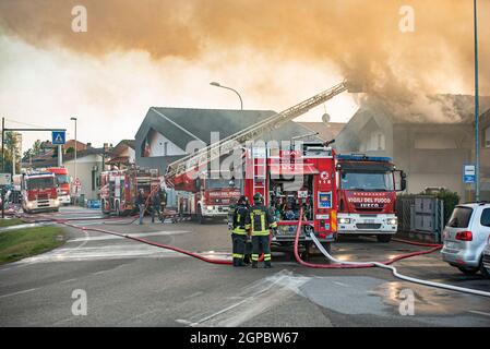 VILLANOVA DEL GHEBKO, ITALIEN 23. MÄRZ 2021: Feuerwehrmann Notfall Detail Stockfoto