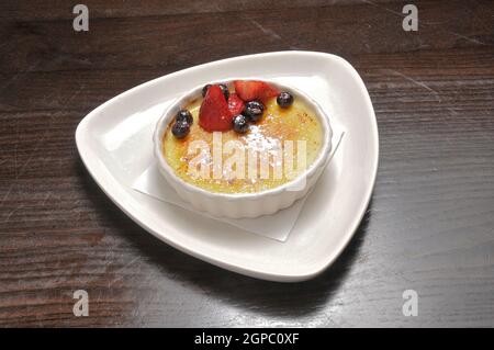 Köstliche authentische Dessertgericht als Creme Brulee bekannt Stockfoto