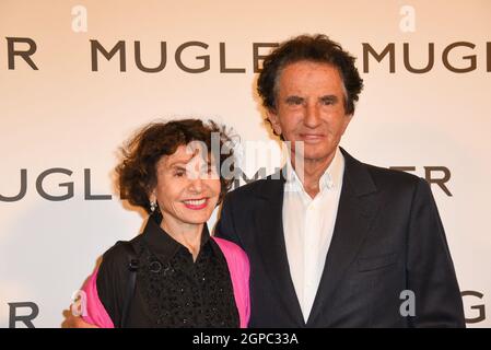 Jack lang und seine Frau Monique kommen bei der Eröffnungsfeier der Ausstellung „Thierry Mugler: Couturissime“ an, die am 28. September 2021 im Museum der Schönen Künste in Paris, Frankreich, stattfand. Foto von Mireille Ampilhac/ABACAPRESS.COM Stockfoto