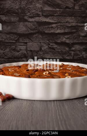 Hausgemachte Schokolade Haselnuss Kuchen. Gesundes Dessert für eine Diät, ohne Zucker, ohne Mehl und Eier. Stockfoto