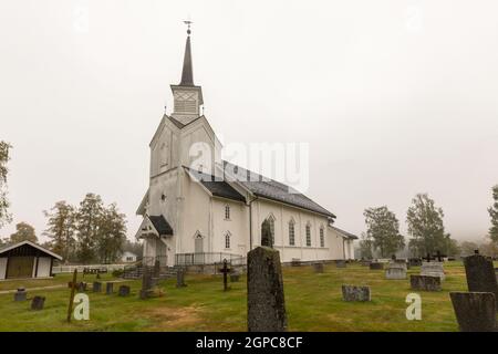 Nore Kirche - weiße Holzkirche in Nore, Norwegen Stockfoto