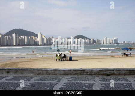 Stadt Guaruja Brasilien Strand Sandblick Stockfoto