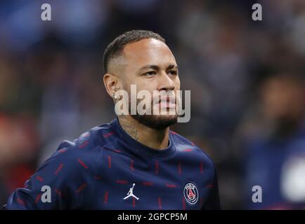Paris, Frankreich. September 2021. Neymar von Paris Saint-Germain reagiert während des Champions League Group A Fußballmatches zwischen Paris Saint-Germain und Manchester City im Parc des Princes in Paris, Frankreich, 28. September 2021. Kredit: Gao Jing/Xinhua/Alamy Live Nachrichten Stockfoto
