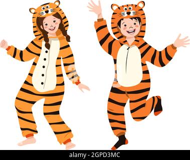 Mädchen und Junge im orangen Karnevalskostüm von Tiger. Kinder-Pyjama-Party. Kinder in Jumpsuits oder Kigurumi, festliche Kleidung für Neujahr, Weihnachten oder Urlaub Stock Vektor