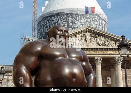 Eine mongolische Statue in stehender Position von Shen Hong Biao, in der Nähe des Pantheon Stockfoto