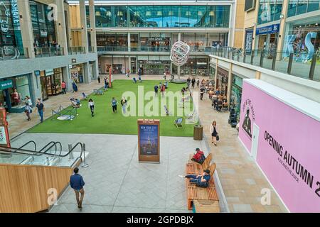 Shopper im Westgate Einkaufszentrum, Oxford, England. Stockfoto