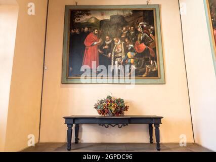 Angera, Italien - 20. April 2018: Innenräume der Festung Borromeo in Angera oder Rocca di Anger. Ist Schloss des Lago Maggiore in Angera, Italien Stockfoto