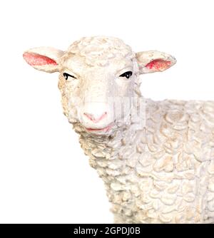 Figur eines Schafes für die Krippe isoliert auf weißem Hintergrund Stockfoto