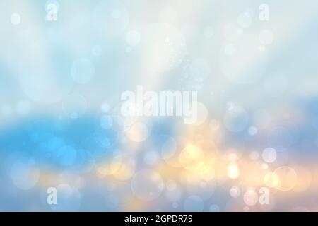 Abstrakter Verlauf von hellblau gelb Pastell Hintergrund Textur mit leuchtenden kreisförmigen Bokeh Lichter. Schöne bunte Frühling oder Sommer Kulisse. Stockfoto