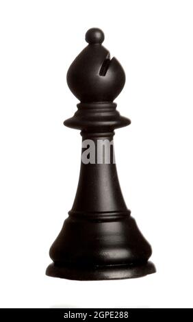 Bischof Schwarz, Schachfigur auf weißem Hintergrund Stockfoto