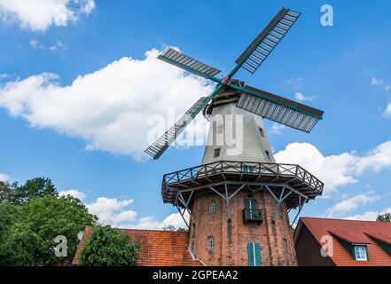 Windmühle in Querenstede, Bad Zwischenahn, Ammerland, Niedersachsen, Deutschland Stockfoto