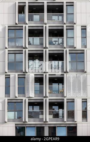 Danzig, Polen - 9. September 2020: Moderne Architektur der Kornspeicher-Insel in der Altstadt von Danzig. Polen Stockfoto