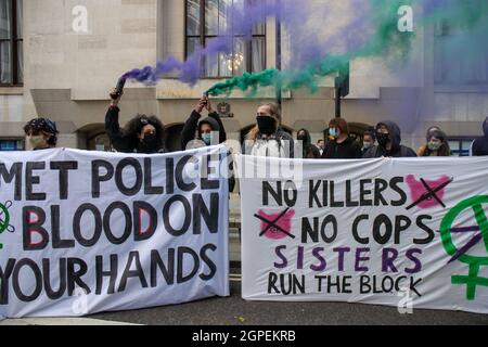 LONDON, ENGLAND, 29 2021. September, Sisters Uncut protestiert vor der Anhörung von Sarah Everards Mörder Wayne Couzens im Old Bailey Credit: Lucy North/Alamy Live News Stockfoto