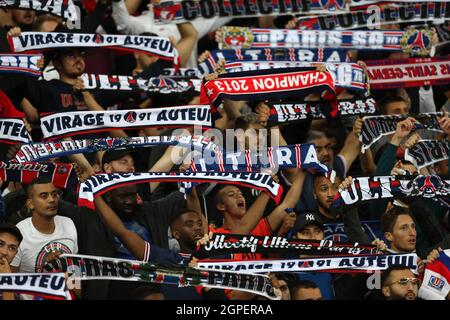 Paris, Frankreich. September 2021. PSG-Fans während des UEFA Champions League-Spiels im Parc des Princes, Paris. Bildnachweis sollte lauten: David Klein/Sportimage Kredit: Sportimage/Alamy Live News Stockfoto