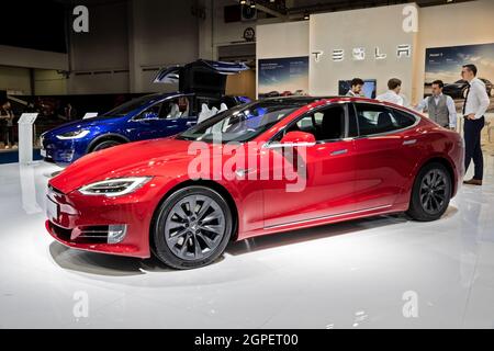 Tesla Model S auf der Autosalon 2020 Motor Show. Brüssel, Belgien - 9. Januar 2020. Stockfoto