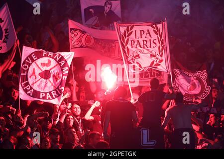 Paris, Frankreich. September 2021. PSG-Fans während des UEFA Champions League-Spiels im Parc des Princes, Paris. Bildnachweis sollte lauten: David Klein/Sportimage Kredit: Sportimage/Alamy Live News Stockfoto