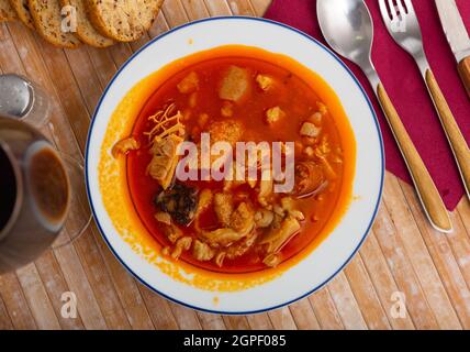 Madrilenisches Kutteln, Callos a la madrilena Stockfoto