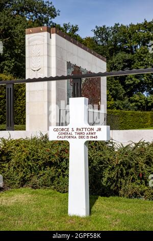 HAMM, LUXEMBURG - 22. September 2021: Amerikanischer Friedhof und Gedenkstätte mit Begräbnis des General III. Armee George S. Patton jr. In Luxemburg Stockfoto