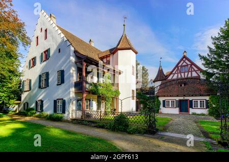 Das Wettsteinhaus im Ortskern von Riehen ist ein denkmalgeschütztes Gebäude. Riehen, Kanton Basel-Stadt, Schweiz. Stockfoto