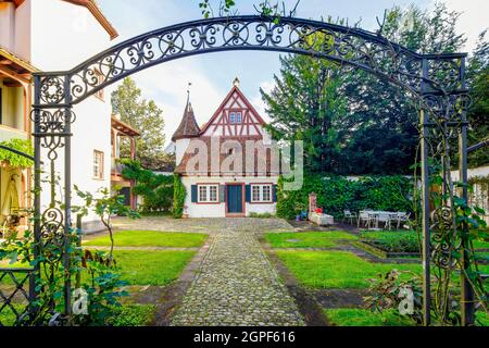 Das Wettsteinhaus im Ortskern von Riehen ist ein denkmalgeschütztes Gebäude. Riehen, Kanton Basel-Stadt, Schweiz. Stockfoto