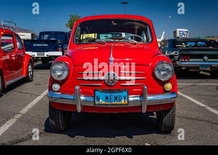 Reno, NV - 4. August 2021: 1964 Fiat 600D auf einer lokalen Automobilmesse. Stockfoto