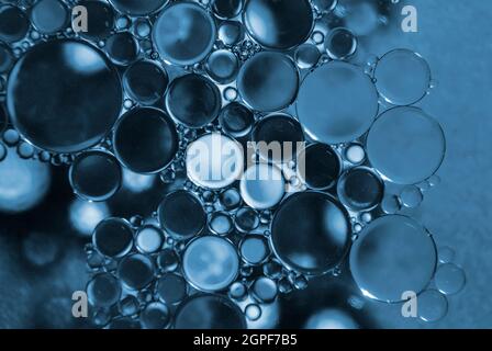 Nahaufnahme von Blasen im Wasser, abstrakte Fotografie, Makrofotografie