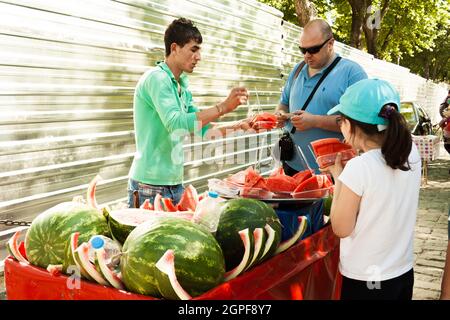 Istanbul, Türkei; 25. Mai 2013: Wassermelonenverkäufer. Stockfoto