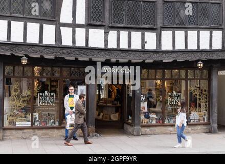 Sir Thomas Herberts House, York, ein mittelalterliches Tudor-Gebäude aus dem 15. Jahrhundert, das heute die Heimat von York Gin ist; York City Centre York Yorkshire UK Stockfoto