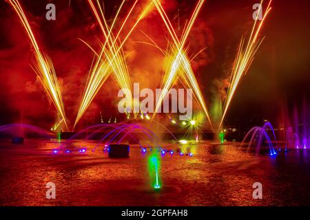 Orlando, Florida. 03. September 2021. Spektakuläres elektrisches Ozeanfeuerwerk in Seaworld (2) Stockfoto