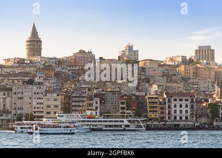 Istanbul, Türkei; 25. Mai 2013: Karaköy- und Galata-Turm. Stockfoto