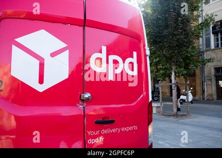 Am 24. September 2021 ist ein Pakettransporter von DPD mit dem sichtbaren Unternehmen in einer Straße in Aix-en-Provence, Frankreich, geparkt. (Foto von Davide Bonaldo/Sipa USA) Stockfoto