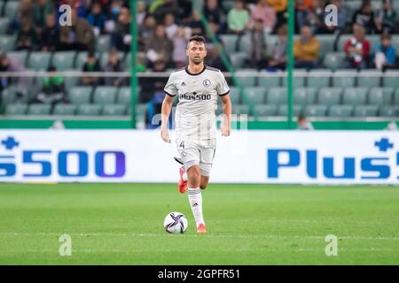 Warschau, Polen. September 2021. Mateusz Wieteska von Legia im Einsatz beim Spiel der polnischen PKO Ekstraklasa League zwischen Legia Warszawa und Rakow Czestochowa im Marschall Jozef Pilsudski Legia Warsaw Municipal Stadium.Endstand; Legia Warszawa 2:3 Rakow Czestochowa. (Foto von Mikolaj Barbanell/SOPA Images/Sipa USA) Quelle: SIPA USA/Alamy Live News Stockfoto